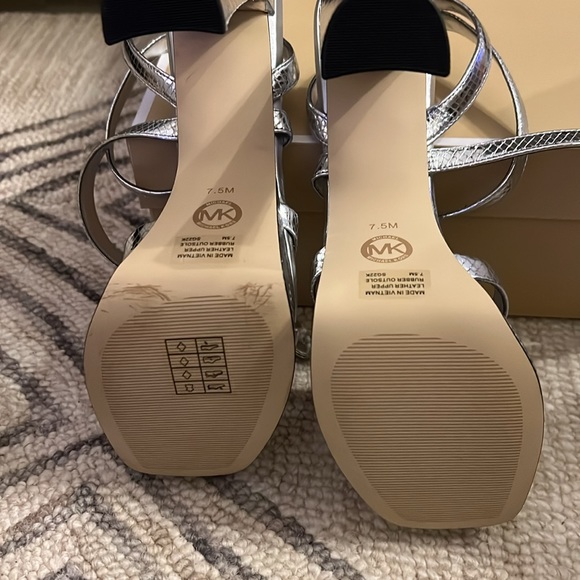 Brand new Michael Kors Paula platform sandals - Picture 4 of 4